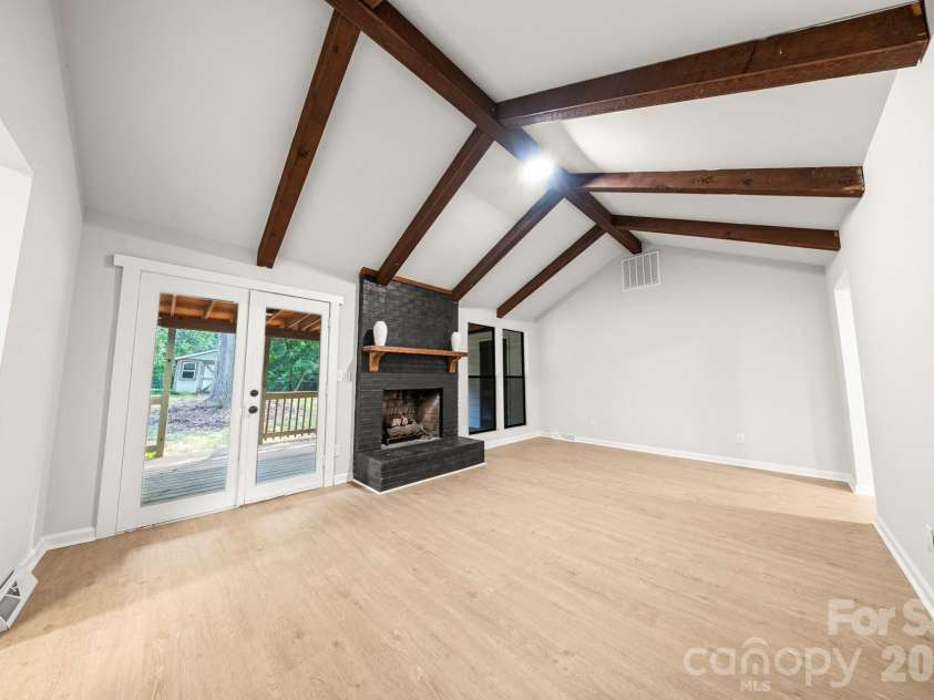 4739 Squirrel Nest Lane, Charlotte, NC 28227.  MLS# CAR4405173, YatesRealty ID 37484. 