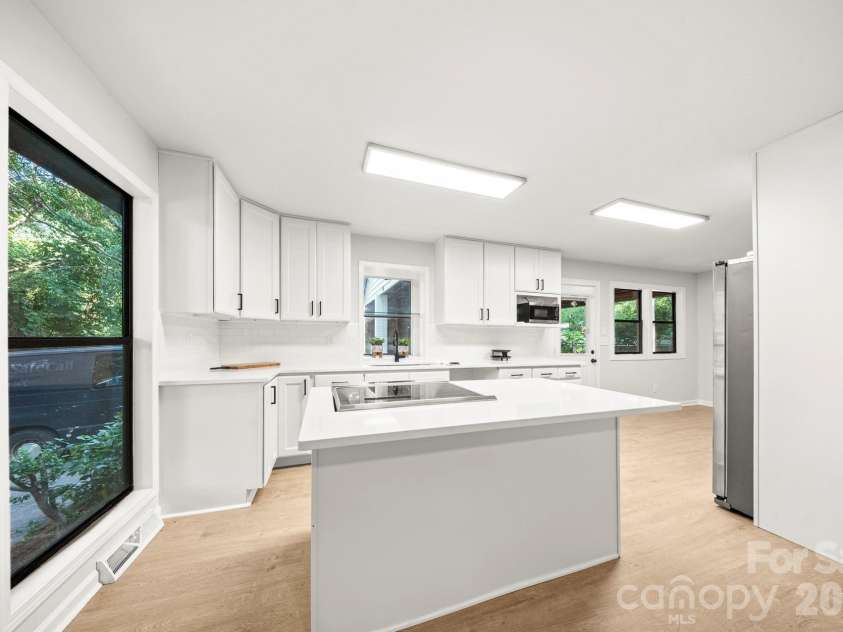 4739 Squirrel Nest Lane, Charlotte, NC 28227.  MLS# CAR4405173, YatesRealty ID 37484. 