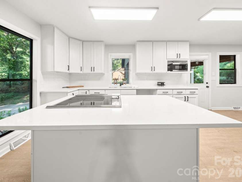 4739 Squirrel Nest Lane, Charlotte, NC 28227.  MLS# CAR4405173, YatesRealty ID 37484. 