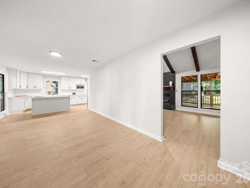 4739 Squirrel Nest Lane, Charlotte, NC 28227.  MLS# CAR4405173, YatesRealty ID 37484. 