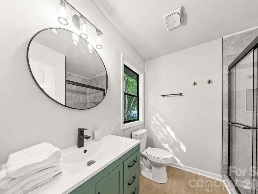 4739 Squirrel Nest Lane, Charlotte, NC 28227.  MLS# CAR4405173, YatesRealty ID 37484. 