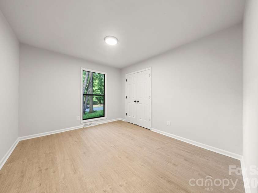 4739 Squirrel Nest Lane, Charlotte, NC 28227.  MLS# CAR4405173, YatesRealty ID 37484. 
