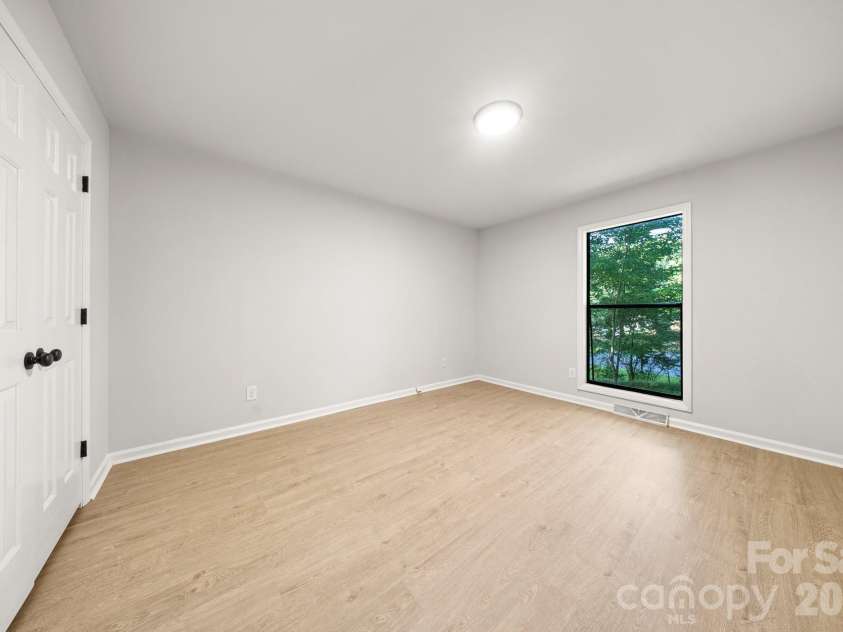 4739 Squirrel Nest Lane, Charlotte, NC 28227.  MLS# CAR4405173, YatesRealty ID 37484. 