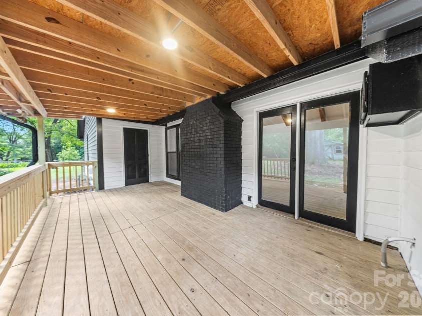 4739 Squirrel Nest Lane, Charlotte, NC 28227.  MLS# CAR4405173, YatesRealty ID 37484. 