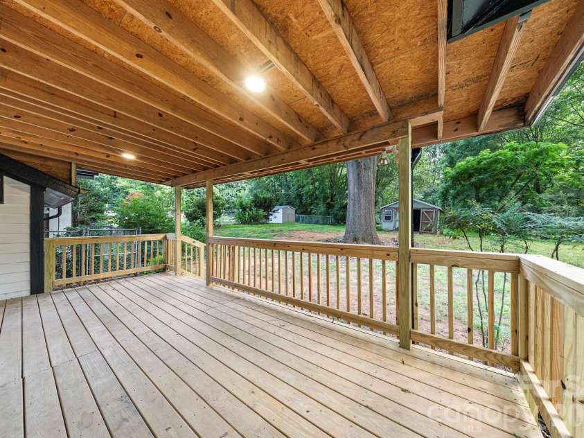 4739 Squirrel Nest Lane, Charlotte, NC 28227.  MLS# CAR4405173, YatesRealty ID 37484. 