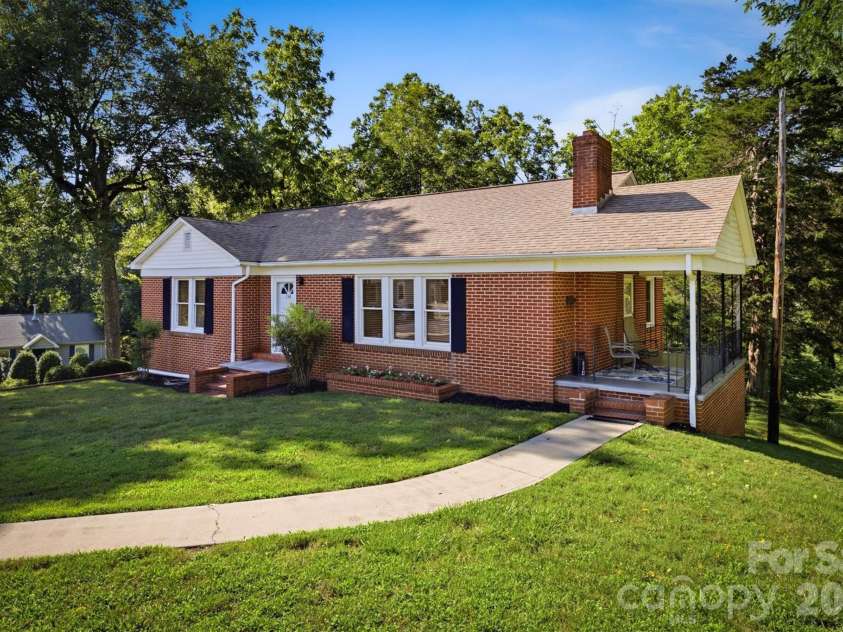 114 Harris Drive, Morganton, NC 28655.  MLS# CAR4402100, YatesRealty ID 37485. 