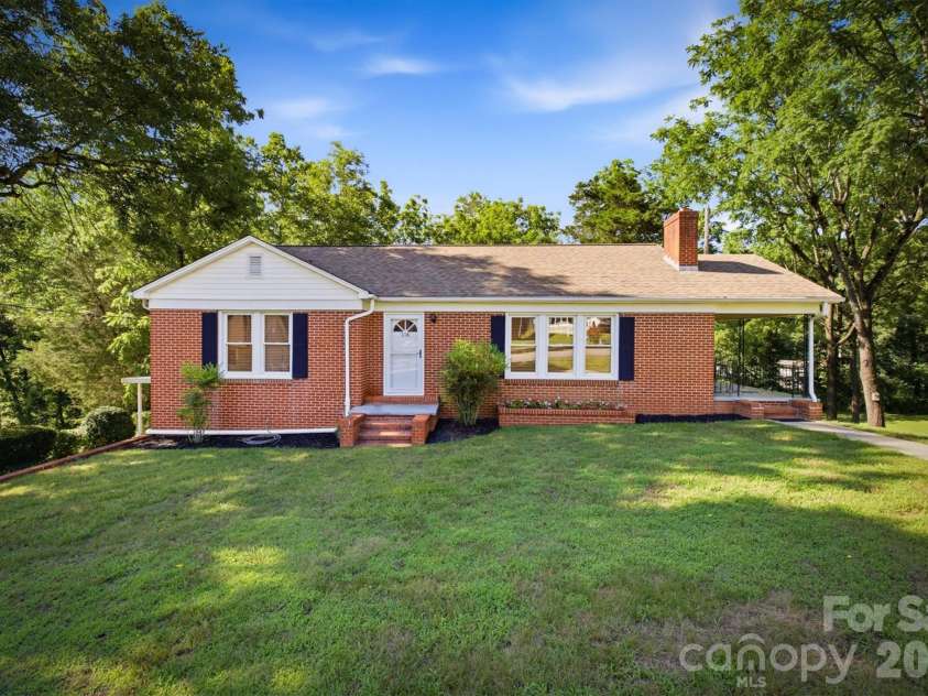 114 Harris Drive, Morganton, NC 28655.  MLS# CAR4402100, YatesRealty ID 37485. 