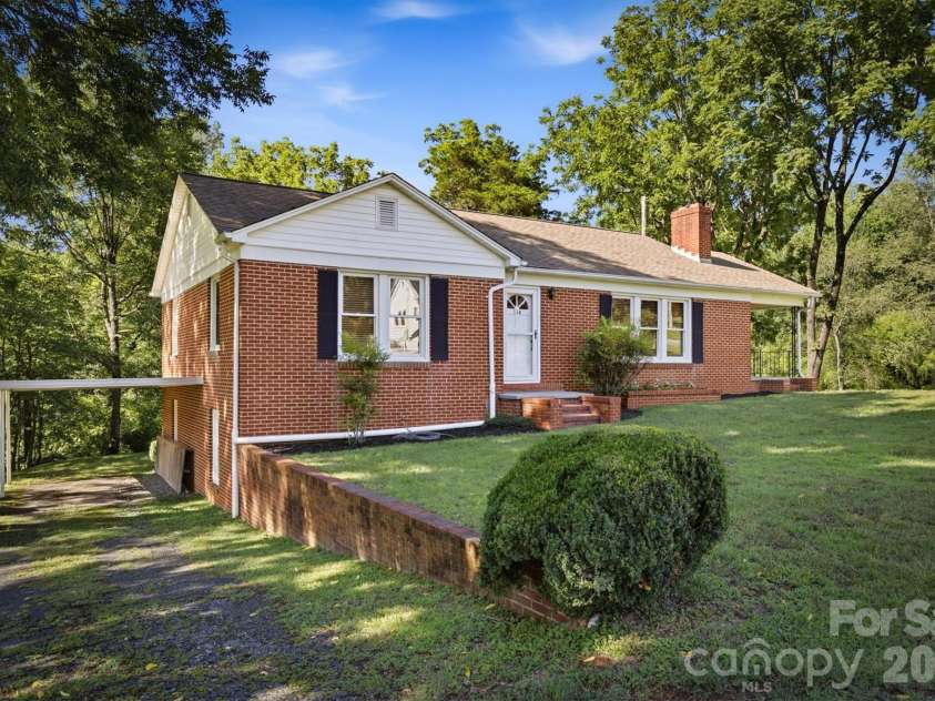 114 Harris Drive, Morganton, NC 28655.  MLS# CAR4402100, YatesRealty ID 37485. 