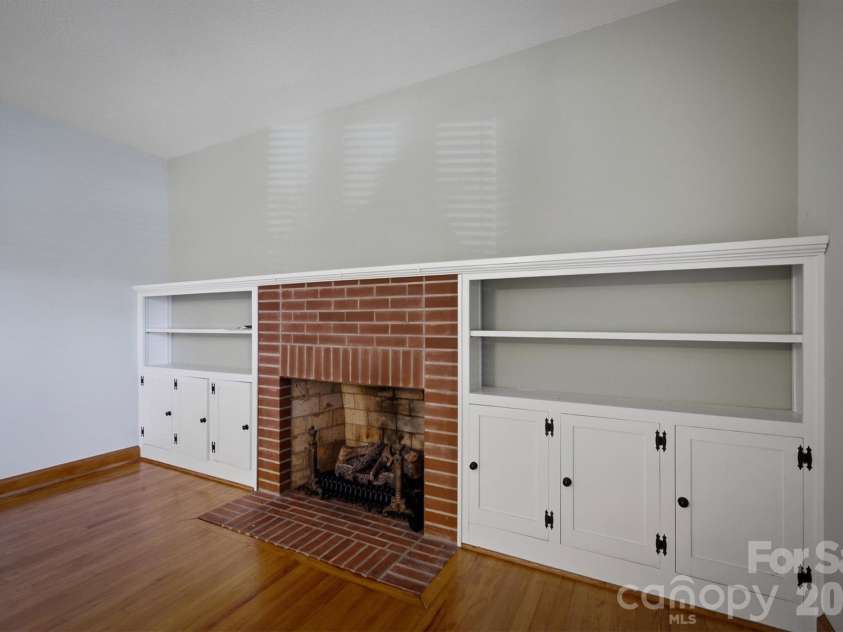 114 Harris Drive, Morganton, NC 28655.  MLS# CAR4402100, YatesRealty ID 37485. 