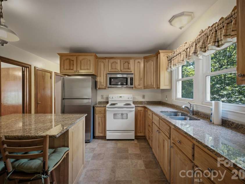 114 Harris Drive, Morganton, NC 28655.  MLS# CAR4402100, YatesRealty ID 37485. 