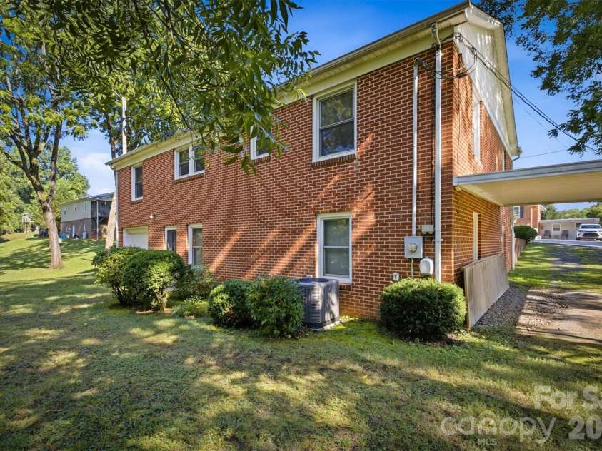 114 Harris Drive, Morganton, NC 28655.  MLS# CAR4402100, YatesRealty ID 37485. 