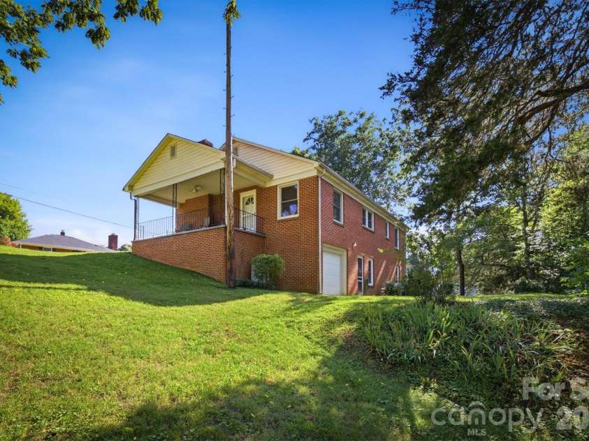 114 Harris Drive, Morganton, NC 28655.  MLS# CAR4402100, YatesRealty ID 37485. 