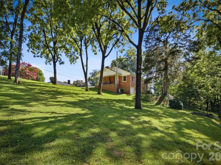 114 Harris Drive, Morganton, NC 28655.  MLS# CAR4402100, YatesRealty ID 37485. 