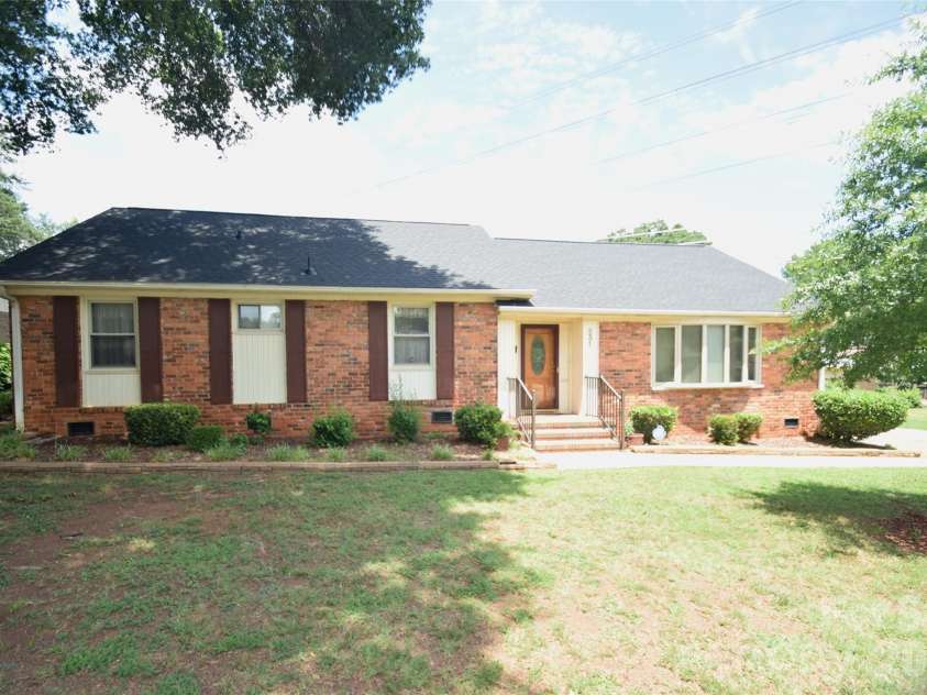 531 Seneca Place, Charlotte, NC 28210.  MLS# CAR4404334, YatesRealty ID 37487. 