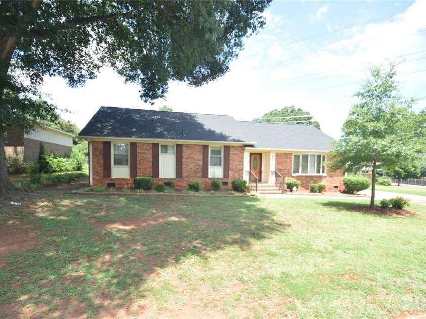 531 Seneca Place, Charlotte, NC 28210.  MLS# CAR4404334, YatesRealty ID 37487. 