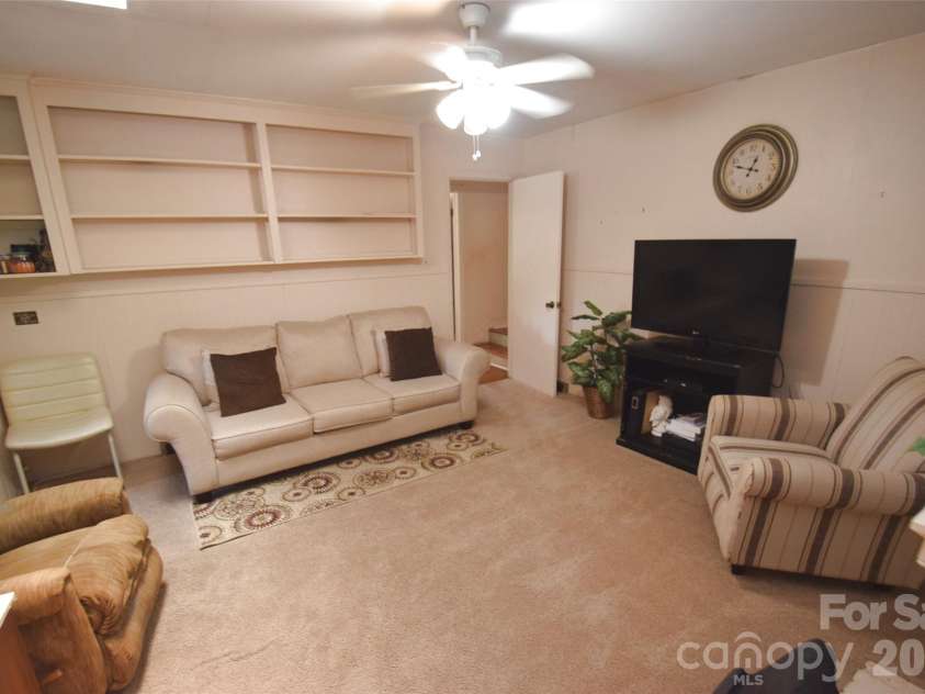531 Seneca Place, Charlotte, NC 28210.  MLS# CAR4404334, YatesRealty ID 37487. 