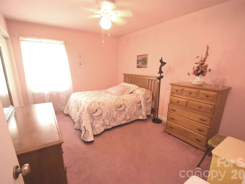 531 Seneca Place, Charlotte, NC 28210.  MLS# CAR4404334, YatesRealty ID 37487. 