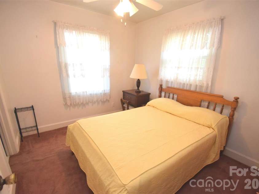 531 Seneca Place, Charlotte, NC 28210.  MLS# CAR4404334, YatesRealty ID 37487. 