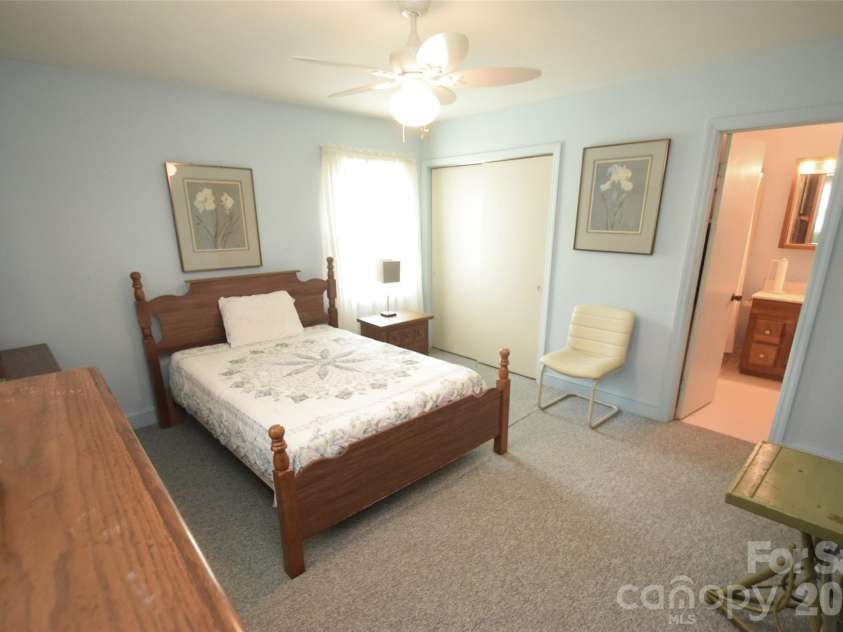 531 Seneca Place, Charlotte, NC 28210.  MLS# CAR4404334, YatesRealty ID 37487. 