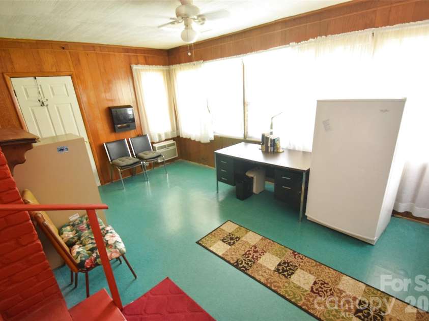 531 Seneca Place, Charlotte, NC 28210.  MLS# CAR4404334, YatesRealty ID 37487. 