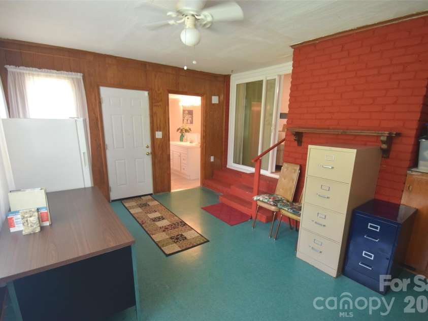 531 Seneca Place, Charlotte, NC 28210.  MLS# CAR4404334, YatesRealty ID 37487. 
