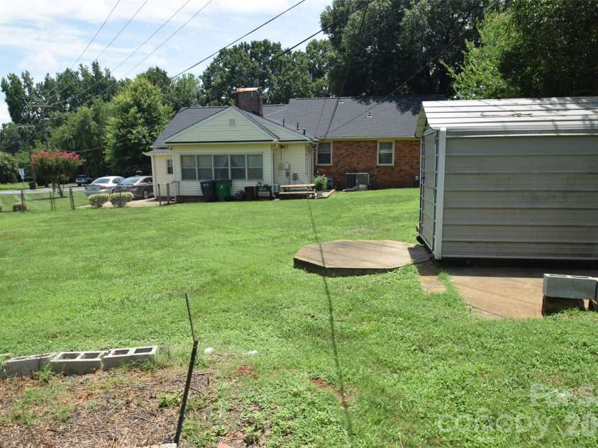 531 Seneca Place, Charlotte, NC 28210.  MLS# CAR4404334, YatesRealty ID 37487. 