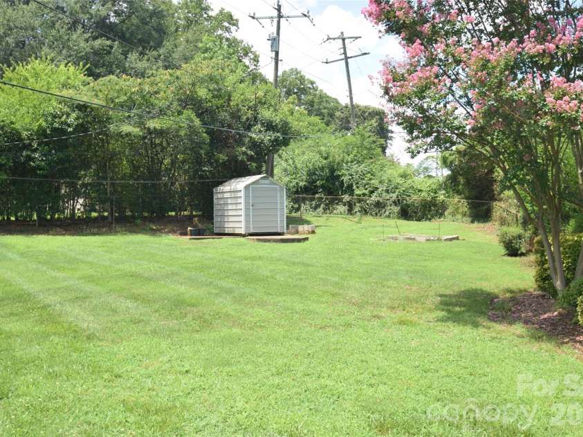 531 Seneca Place, Charlotte, NC 28210.  MLS# CAR4404334, YatesRealty ID 37487. 