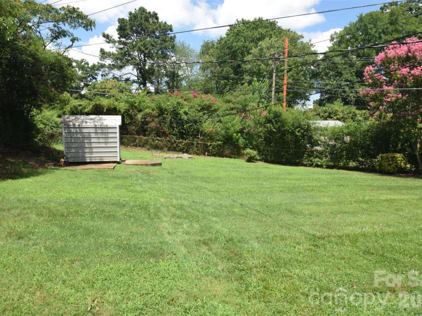 531 Seneca Place, Charlotte, NC 28210.  MLS# CAR4404334, YatesRealty ID 37487. 