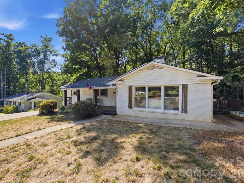 314 Dogwood Lane, Belmont, NC 28012.  MLS# CAR4404025, YatesRealty ID 37488. 