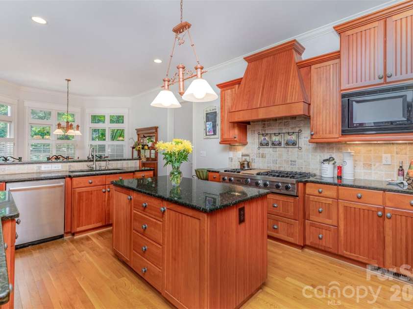 133 Brick Kiln Way, Mooresville, NC 28117.  MLS# CAR4297139, YatesRealty ID 3749. Large center island 