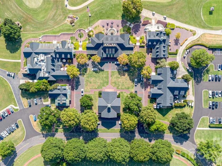 133 Brick Kiln Way, Mooresville, NC 28117.  MLS# CAR4297139, YatesRealty ID 3749. Local Tavern and Bakery for your convenience and enjoyment.