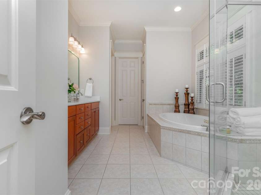 133 Brick Kiln Way, Mooresville, NC 28117.  MLS# CAR4297139, YatesRealty ID 3749. Primary Bathroom features double sinks, large walk-in shower and Jacuzzi Tub