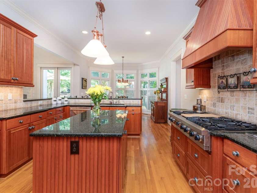 133 Brick Kiln Way, Mooresville, NC 28117.  MLS# CAR4297139, YatesRealty ID 3749. Viking Range and hood command a beautiful focal point in this handsome kitchen.