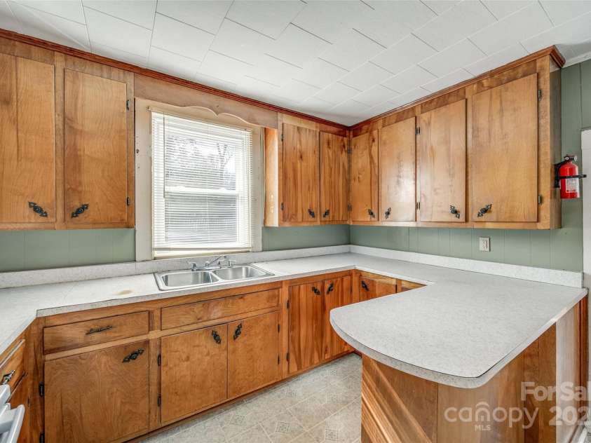 36 Brookline Street, Great Falls, SC 29055.  MLS# CAR4233189, YatesRealty ID 3749. 