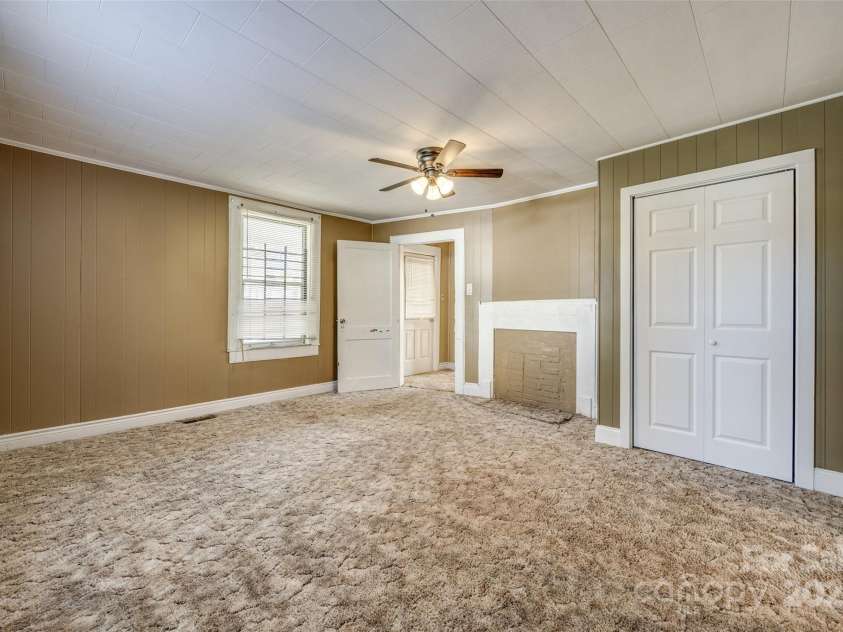 36 Brookline Street, Great Falls, SC 29055.  MLS# CAR4233189, YatesRealty ID 3749. 