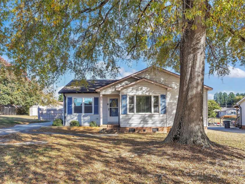 914 Carolyn Avenue, Kannapolis, NC 28083.  MLS# CAR4320011, YatesRealty ID 3749. 
