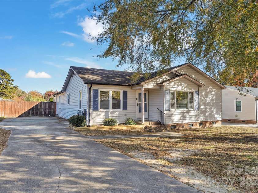914 Carolyn Avenue, Kannapolis, NC 28083.  MLS# CAR4320011, YatesRealty ID 3749. 