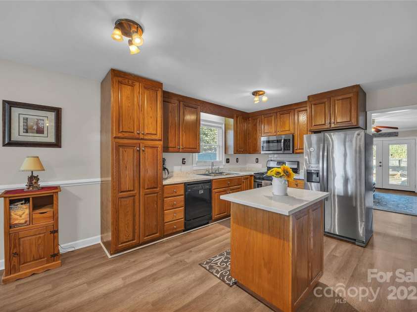 914 Carolyn Avenue, Kannapolis, NC 28083.  MLS# CAR4320011, YatesRealty ID 3749. 