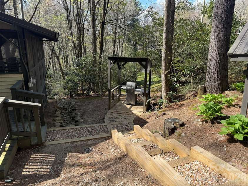 125 Hawks Nest Lane, Highlands, NC 28741.  MLS# CAR4405230, YatesRealty ID 37492. 
