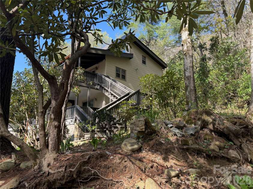 125 Hawks Nest Lane, Highlands, NC 28741.  MLS# CAR4405230, YatesRealty ID 37492. 