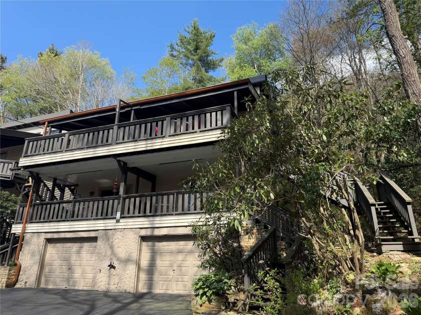 125 Hawks Nest Lane, Highlands, NC 28741.  MLS# CAR4405230, YatesRealty ID 37492. 