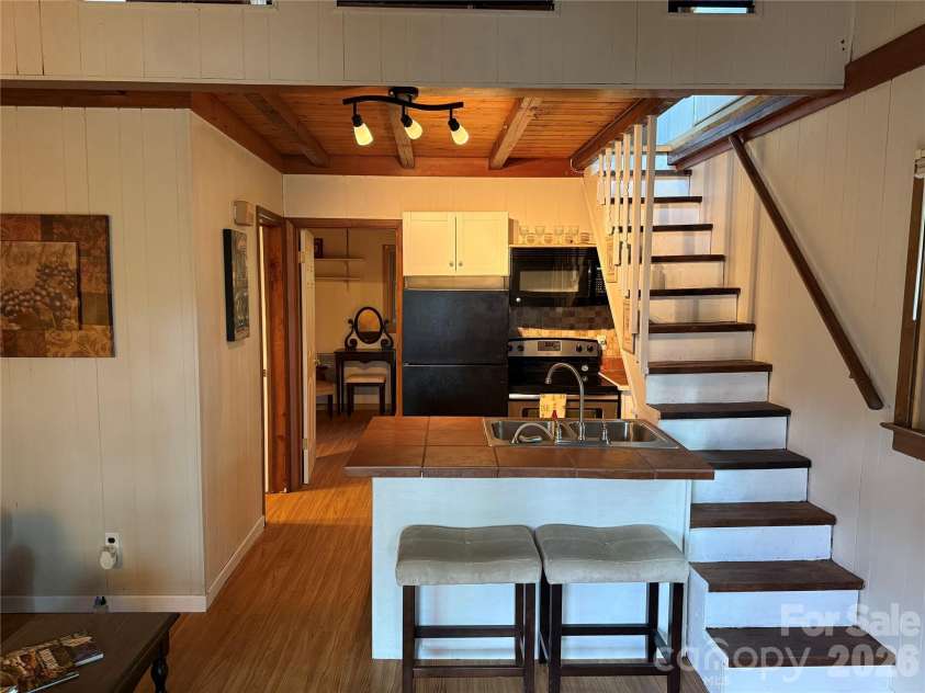 125 Hawks Nest Lane, Highlands, NC 28741.  MLS# CAR4405230, YatesRealty ID 37492. 
