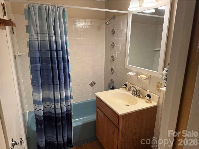 125 Hawks Nest Lane, Highlands, NC 28741.  MLS# CAR4405230, YatesRealty ID 37492. 