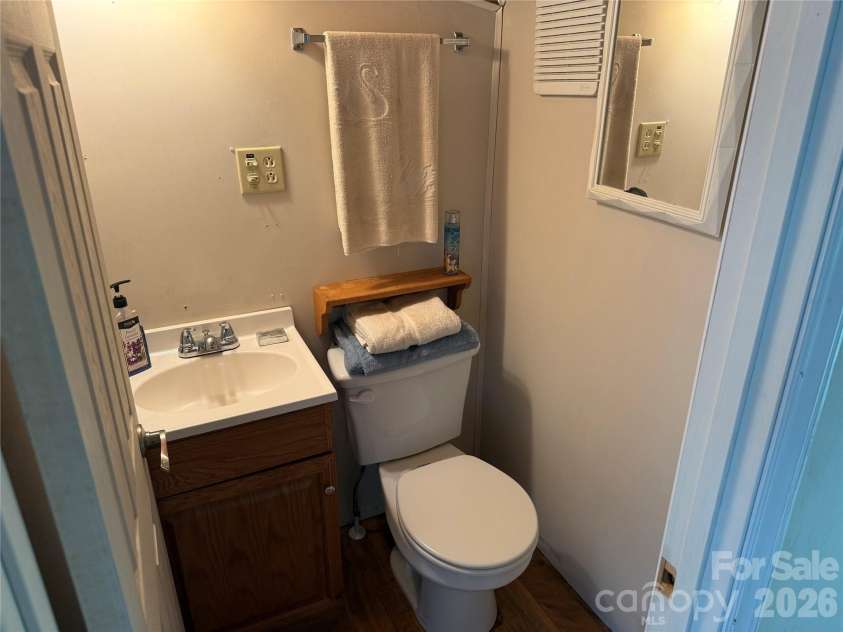 125 Hawks Nest Lane, Highlands, NC 28741.  MLS# CAR4405230, YatesRealty ID 37492. 