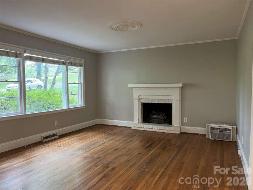 4217 Winfield Drive, Charlotte, NC 28205.  MLS# CAR4404491, YatesRealty ID 37493. 