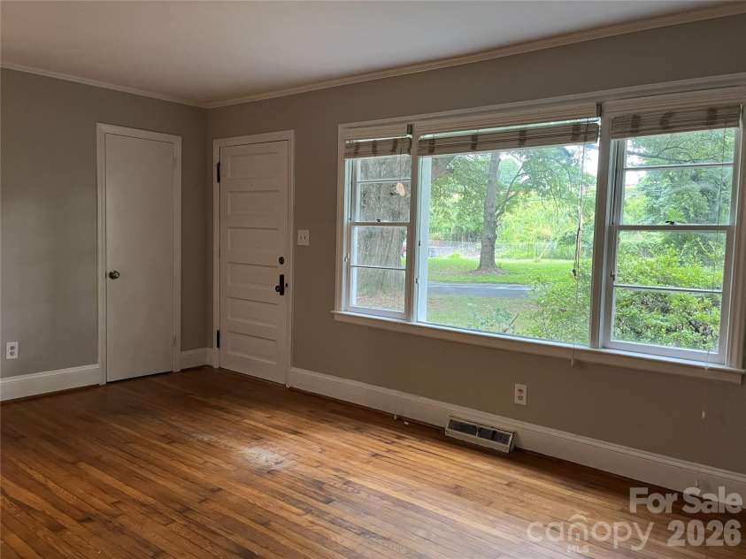 4217 Winfield Drive, Charlotte, NC 28205.  MLS# CAR4404491, YatesRealty ID 37493. 