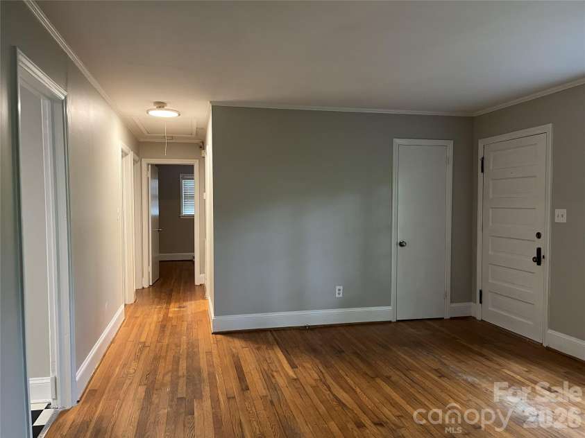 4217 Winfield Drive, Charlotte, NC 28205.  MLS# CAR4404491, YatesRealty ID 37493. 