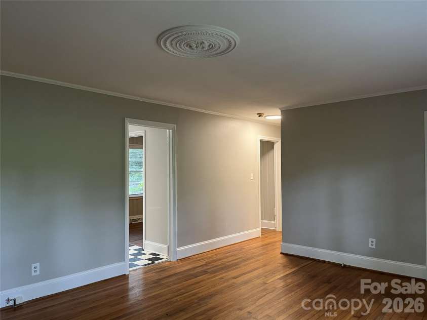 4217 Winfield Drive, Charlotte, NC 28205.  MLS# CAR4404491, YatesRealty ID 37493. 