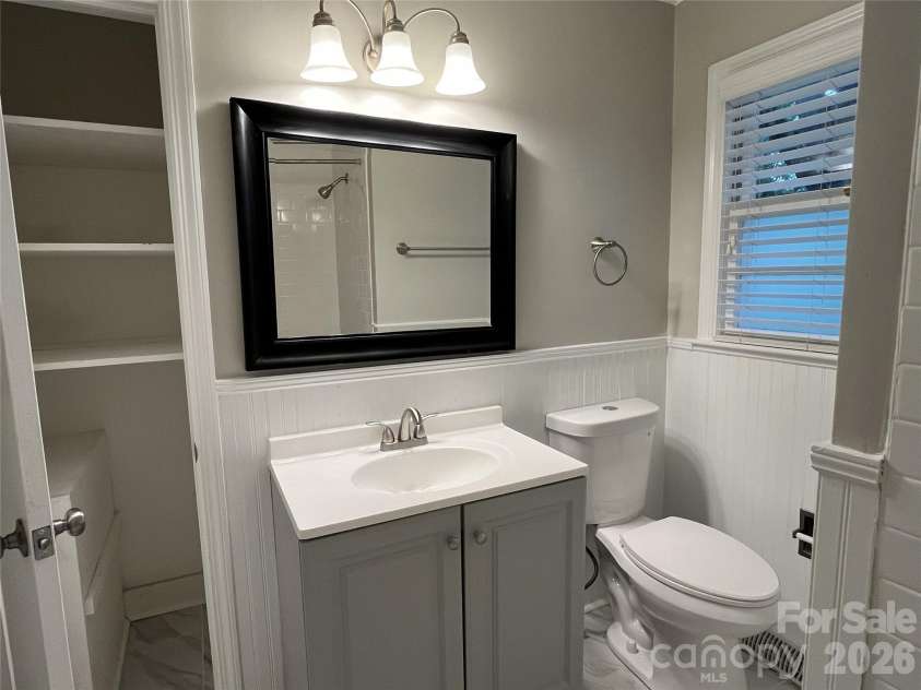 4217 Winfield Drive, Charlotte, NC 28205.  MLS# CAR4404491, YatesRealty ID 37493. 