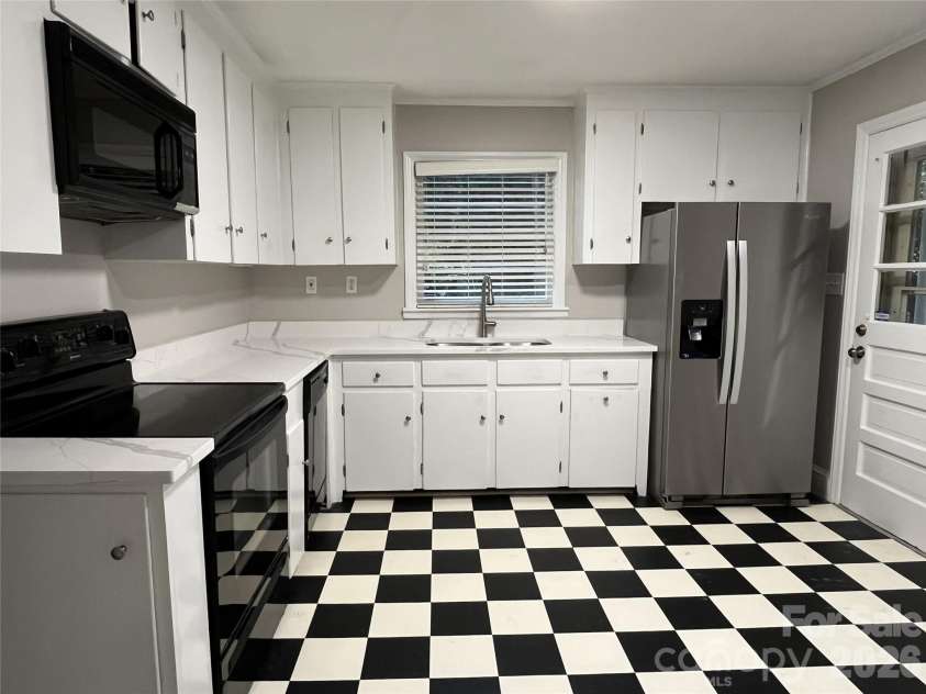 4217 Winfield Drive, Charlotte, NC 28205.  MLS# CAR4404491, YatesRealty ID 37493. 